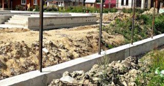 Фундамент под забор заказать в Лангепасе - заливка фундамента для забора | от 1585 за п.м.